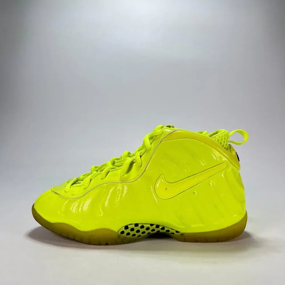 Nike Air Foamposite Pro Volt Neon Yellow Sneakers 843755-702 Youth Size 2.5Y